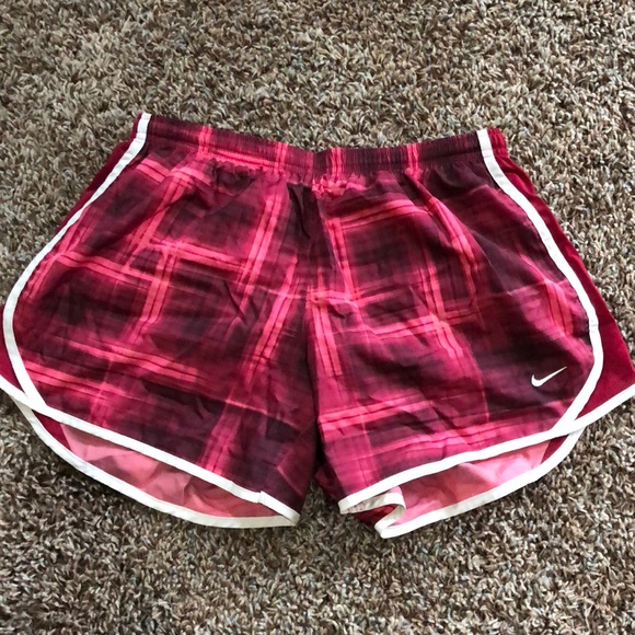 Nike, Dri-fit, Girls XL shorts - Picture 1 of 2